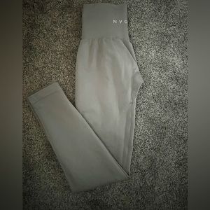Light grey NVGTN seamless leggings